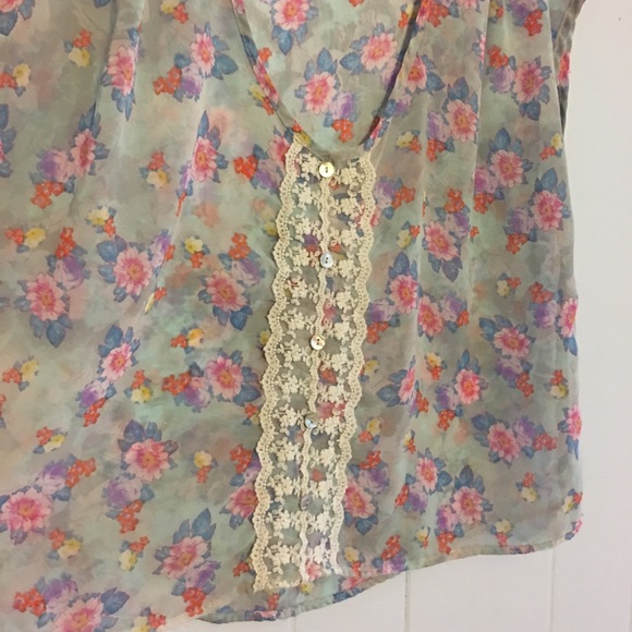 Happening in the Present floral blouse - Picture 2 of 6